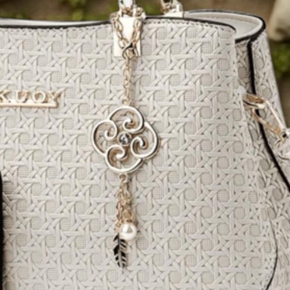NWT White Handbag Set - Picture 6 of 8